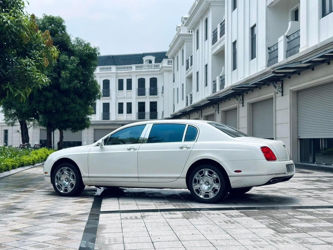 Chiếc Bentley Flying Spur hơn 1,4 tỷ này sẽ khiến người dùng 'chịu chơi' cân nhắc thay vì mua Camry hybrid- Ảnh 2.