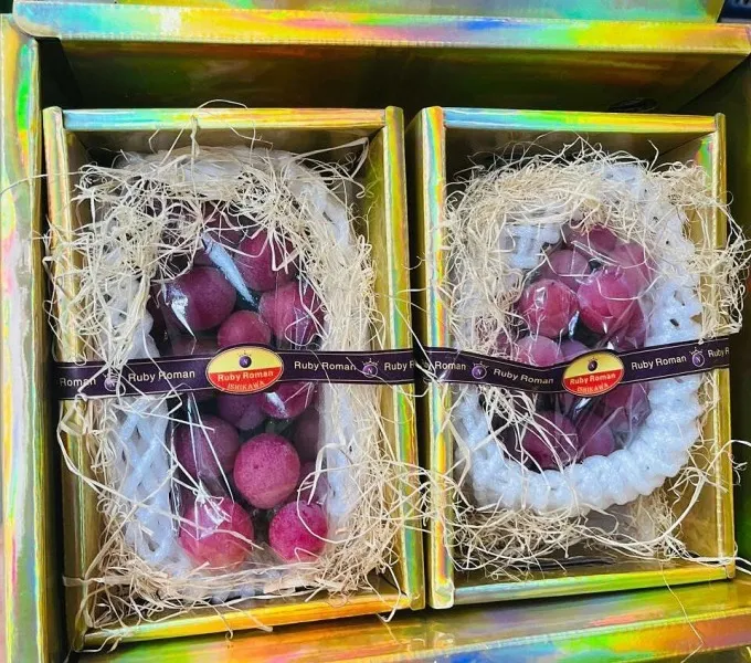 Nho đắt nhất thế giới được bán tràn lan với giá rẻ ở Việt Nam