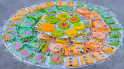 Bánh trung thu mini Trung Quốc giá 4.000 đồng