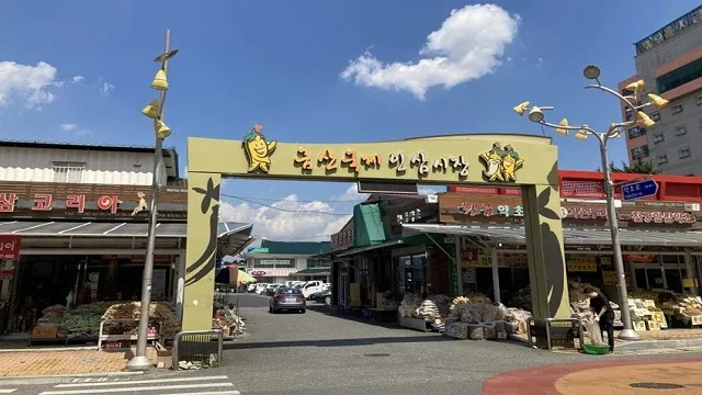 Mẹ Việt ở Hàn Quốc kể chuyện đi chợ nhân sâm lớn nhất xứ sở kim chi, hàng bày la liệt như khoai lang nhiều đến choáng ngợp