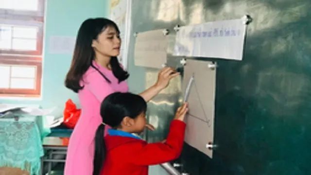 Hơn 40.000 giáo viên nghỉ việc trước tuổi hưu vì... lương giảm liên tục