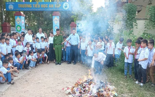 Bắc Giang : Tiêu hủy thực phẩm không rõ nguồn gốc