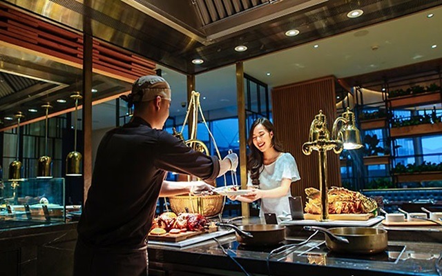 Tiệc trưa vui vẻ tại Hilton Da Nang