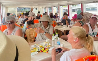 200 khách quốc tế trải nghiệm đi thuyền trên kênh Nhiêu Lộc - Thị Nghè