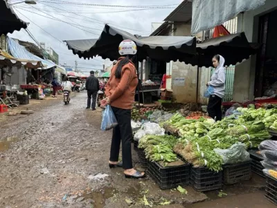 Chợ mới ở Đắk Lắk xây xong không ai đến, 80 tiểu thương tiếp tục kêu cứu