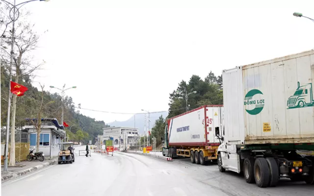 Hơn 100 xe nông sản ‘mở hàng’ qua biên giới Lạng Sơn xuất Trung Quốc