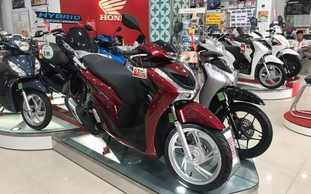 Cuộc khủng hoảng trên thị trường xe máy Việt: Doanh số bán hàng trượt dài bất chấp nỗ lực giảm giá