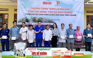 10 sổ tiết kiệm, 52 suất học bổng trị giá hàng trăm triệu đồng gửi tới vùng lũ Mù Cang Chải