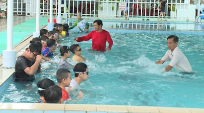 Mở nhiều lớp dạy bơi cho trẻ em