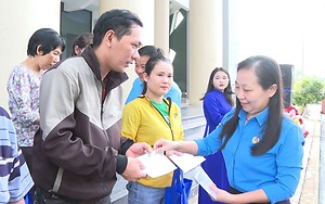 TP.Bến Cát: Đông đảo người lao động tham gia tìm kiếm cơ hội tại ngày hội việc làm