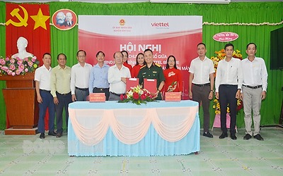 UBND huyện Bình Đại và Viettel Bến Tre ký kết chuyển đổi số