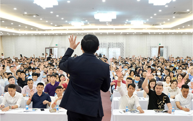 Công ty chuyên dạy làm giàu... bị lỗ dù chủ tịch đứng lớp khóa học giá trăm triệu