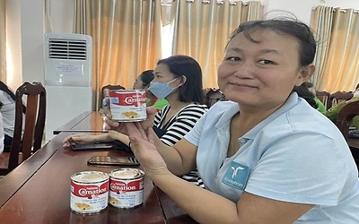 2.000 hộp sữa Nestlé đã được LĐLĐ Bình Dương trao tặng công nhân lao động