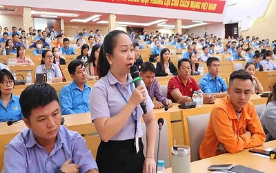 Bí thư tỉnh Bình Phước đối thoại với công nhân lao động