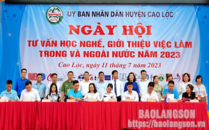 Trên 2 nghìn người tham gia ngày hội tư vấn hướng nghiệp, giới thiệu việc làm huyện Cao Lộc