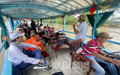 60 du khách trải nghiệm “Du lịch miệt vườn - Nét đẹp văn hoá nơi hội tụ bảy dòng sông”