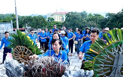 Khắc sâu đạo lý “Uống nước nhớ nguồn”