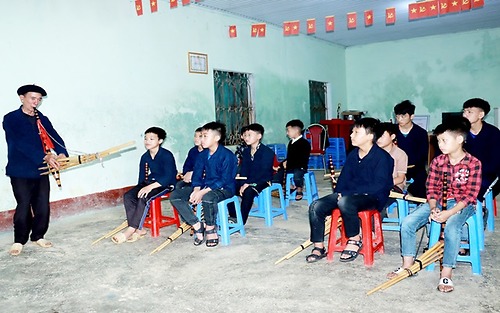 Để tiếng khèn ngân vang