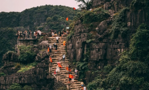 Điểm đến hấp dẫn dịp Tết ở Ninh Bình, khách thoả thích sống ảo, ăn đặc sản ngon