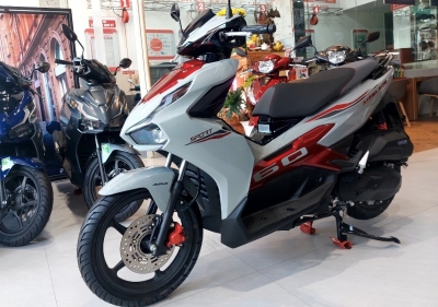 Giá xe Honda Air Blade đầu xuân Ất Tỵ: Chênh cả chục triệu đồng, người mua nên chú ý!