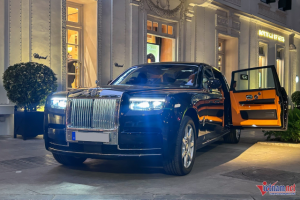 Thêm siêu sedan Rolls-Royce Phantom VIII về Việt Nam, giá trên 60 tỷ đồng