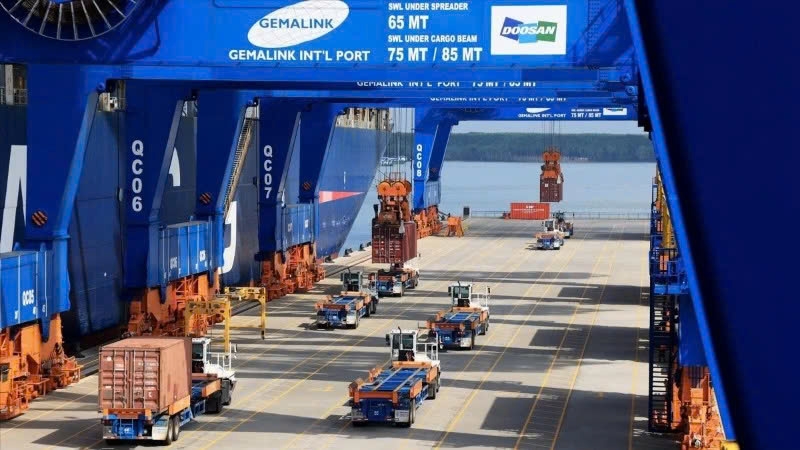 Thương mại Việt Nam-Singapore tăng trưởng mạnh trong những tháng đầu năm 2025