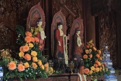 Rằm tháng Tư về: mùa Phật đản lại đến gần.