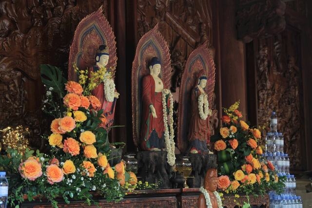 Rằm tháng Tư về: mùa Phật đản lại đến gần.