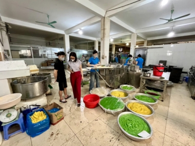 Hà Nội: giật mình với điều kiện sản xuất của cơ sở tại “thủ phủ” bánh kẹo La Phù