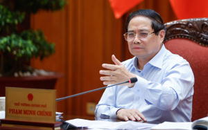 “Hàng trăm tấn hàng giả lọt lưới”: Ai đang tiếp tay?