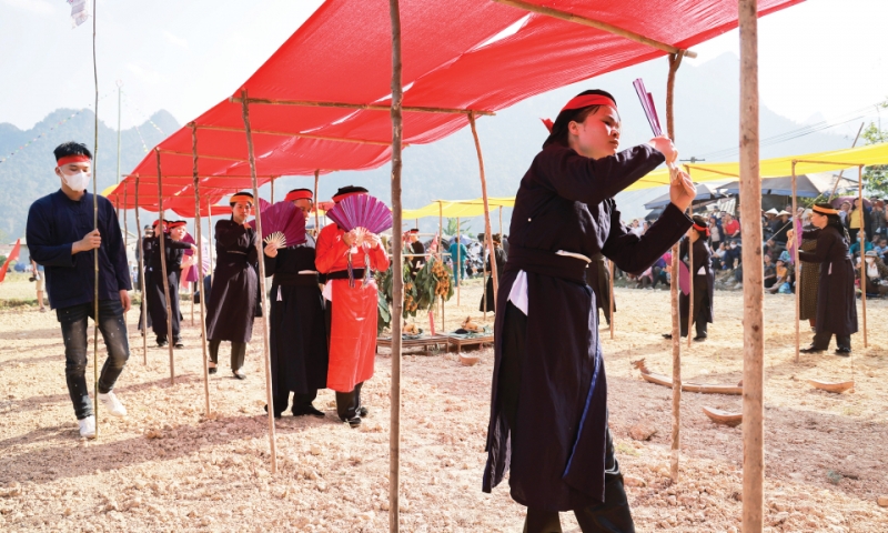 Đẩy mạnh bảo tồn, phát triển văn hóa, văn nghệ dân gian các dân tộc thiểu số