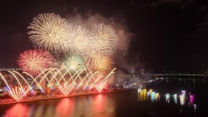 Khán giả mãn nhãn với màn so tài của pháo hoa Việt Nam và Ba Lan