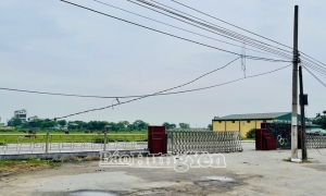 Nhếch nhác sân vận động huyện Tiên Lữ