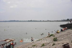 Cảnh báo tai nạn đuối nước tại khu vực bến phà Yên Lệnh cũ