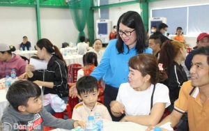 Công nhân chật vật tìm chỗ gửi con dịp hè