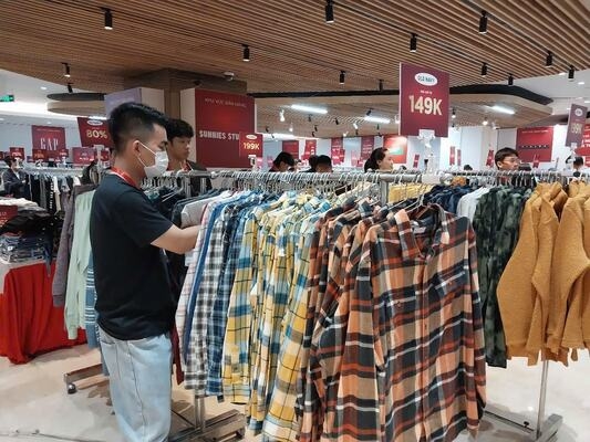 Hàng “xách tay” bủa vây thị trường hàng hiệu