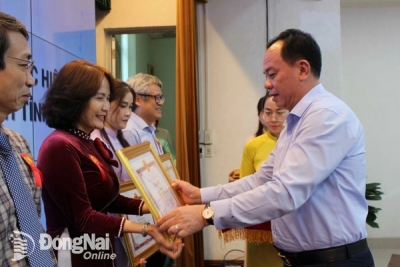 Xây dựng hình ảnh người cán bộ gần dân, trọng dân, vì nhân dân phục vụ