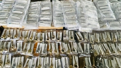 Thu giữ 450 chiếc đồng hồ đeo tay giả nhãn hiệu Rolex