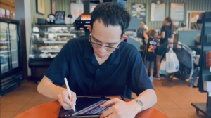 Chàng họa sĩ trẻ mang vẻ đẹp 54 dân tộc ra thế giới