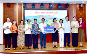 Đoàn ĐBQH thành phố Hà Nội phối hợp trao hỗ trợ xóa nhà tạm tại tỉnh Tuyên Quang