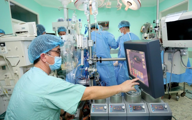 Bệnh viện Trung ương Huế ghép thành công 4 ca tạng xuyên Việt
