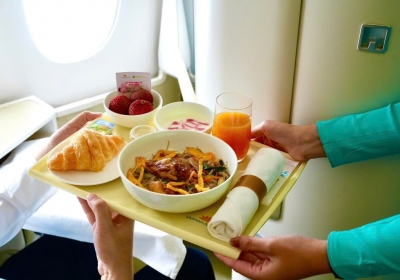 Vải trứng Hưng Yên lên thực đơn các chuyến bay hạng thương gia của Vietnam Airlines