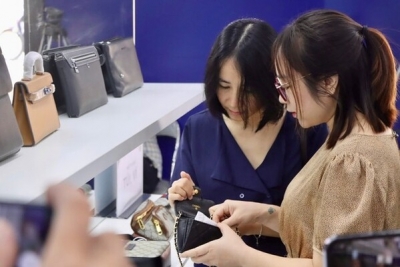 Mở cửa phòng trưng bày nhận diện túi xách, đồng hồ, kính mắt... vi phạm