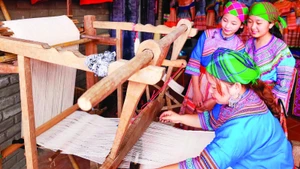 Gìn giữ nghề dệt thổ cẩm ở Thải Giàng Phố