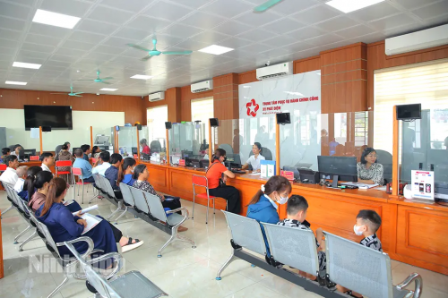 Ngày đầu vận hành chính quyền địa phương 2 cấp: Công chức tích cực, người dân hài lòng