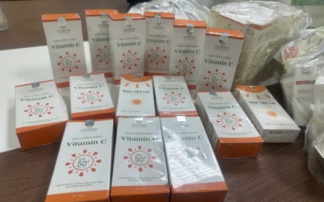 Bắt giam giám đốc công ty sản xuất hàng nghìn sản phẩm mỹ phẩm giả