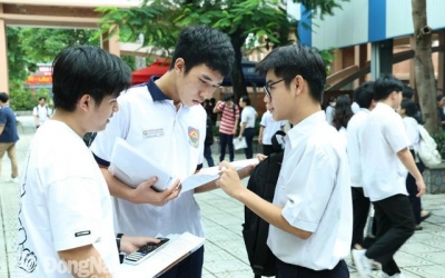 Hồi hộp chờ điểm thi tốt nghiệp để xét tuyển vào đại học