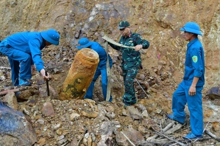 Hủy nổ thành công quả bom nặng khoảng 500kg sót lại sau chiến tranh ở Nghệ An