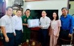 Bí thư Thành ủy Lê Tiến Châu thăm, tặng quà người có công tiêu biểu
