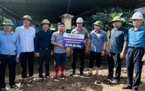 EVNGENCO1 trao 1 tỷ đồng hỗ trợ người dân các xã chịu ảnh hưởng mưa lũ tại tỉnh Nghệ An